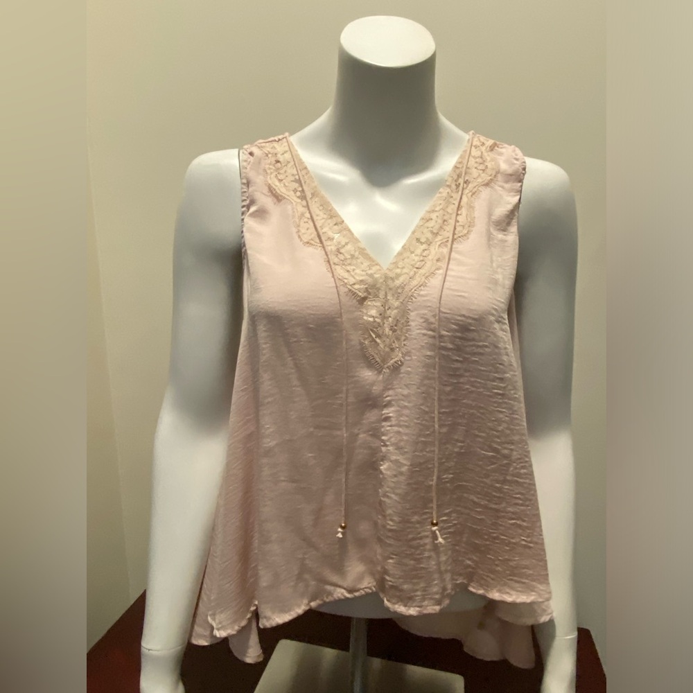 Ladies Summer Top Do + Be. Size Large  Color Beige